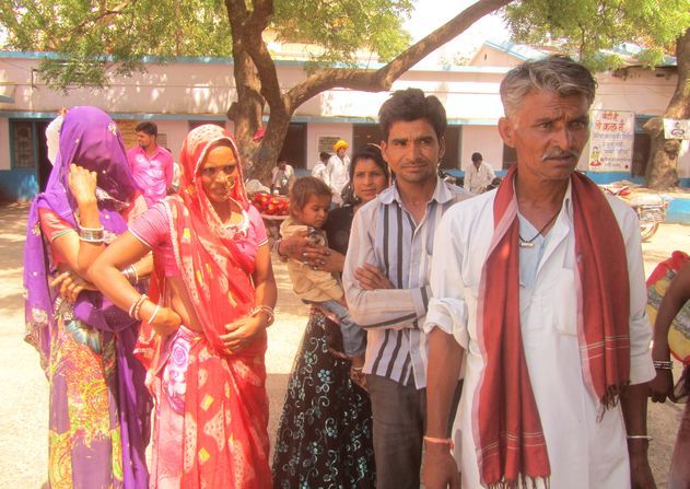 108 Ambulance did not come Eight hours, Maternity आठ घंटे नहीं आई जननी, धूप में तपड़ती रही प्रसूता