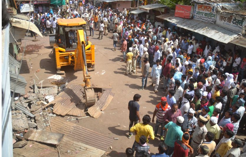 Ashoknagar, Nagarpalika-administration, action of प्रशासन ने नहीं सुनी किसी की, एक साथ हटाया अतिक्रमण