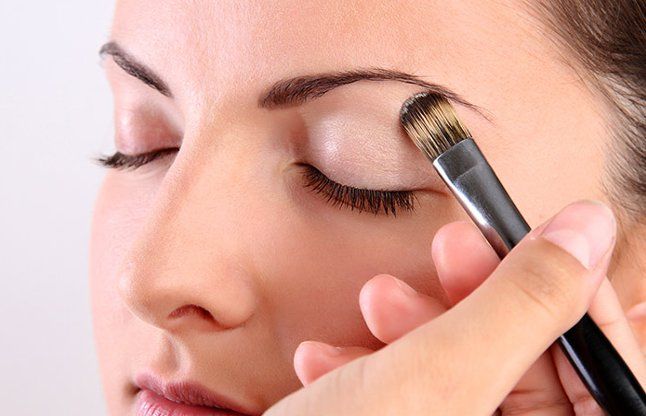 Mascara आंखों की खूबसूरती के लिए ऐसे इस्तेमाल करें मस्कारा