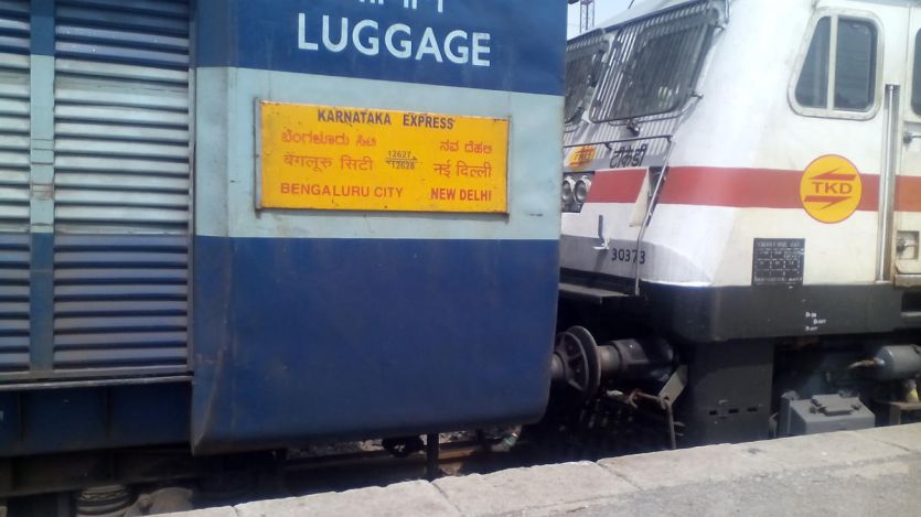 Thieves targeting AC coach, stealing in Karnataka एसी कोच को बना रहे चोर निशाना, कर्नाटका एक्सप्रेस में चोरी