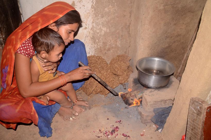 guna 45 हजार को मिले सिलेंडर, फिर भी धुएं से नहीं राहत