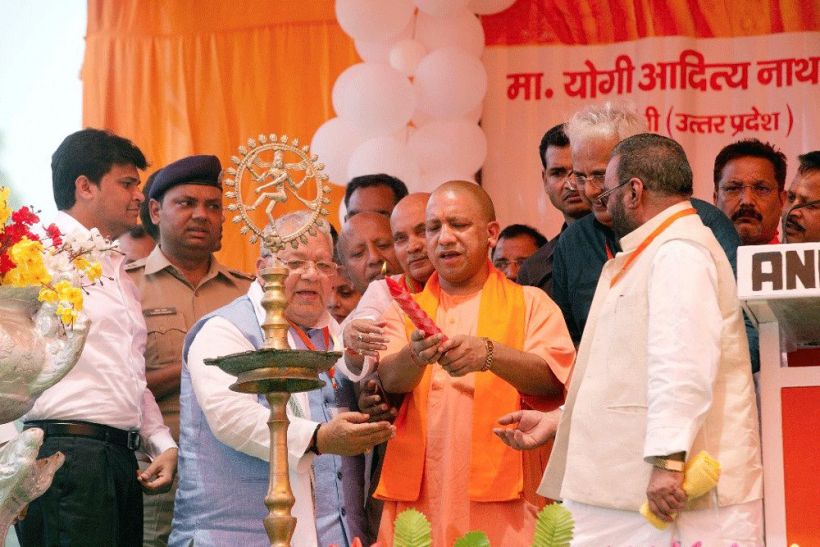 Yogi Adityanath in Kushinagar CM योगी बोले हर साल खोलेंगे पांच नए मेडिकल कॉलेज, यूपी में 70 लाख को देंगे रोजगार