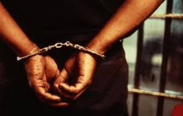 Arrested छह शातिर लुटेरे गिरफ्तार, बीस बम सहित असलहे व चार बाइक बरामद