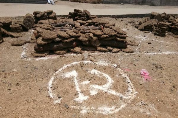 uttarkashi hadsa उत्तरकाशी बस हादसा- बैंड बाजे के साथ करना था जिनका स्वागत, उनके लिए सज गई चिताएं