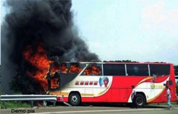 Fire in moving bus, 8 passenger burn in nalanda bihar बिहार की चलती बस में लगी आग, दर्जनभर यात्री जिंदा जले