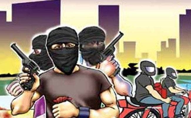 robbery BIG BREAKING वाराणसी में सीएम योगी के पहुंचने से पहले ही जौनपुर में हुई बड़ी लूट
