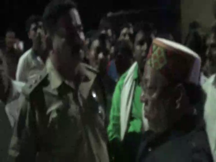 Police Inspector, Bjp Leader, योगी राज में नशे में धुत शराबी दरोगा का तांडव, परेशान बीजेपी नेता बैठे अनशन पर