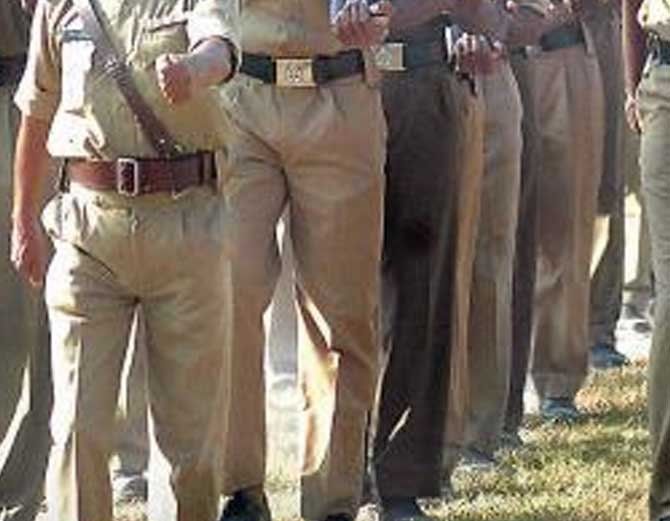 Home guard होमगार्ड जवान की दबंगई, स्वास्थ्य कर्मियो को दी गाली, पीटने की धमकी