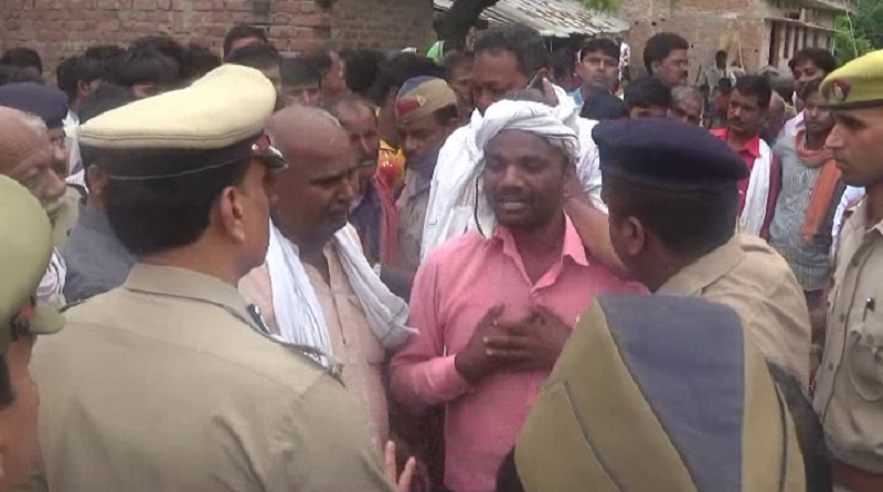 azamgarh sp आजमगढ डबल मर्डर केस में छह गिरफ्तार, बाकी आरोपियों की गिरफ्तारी के लिए टीम गठित