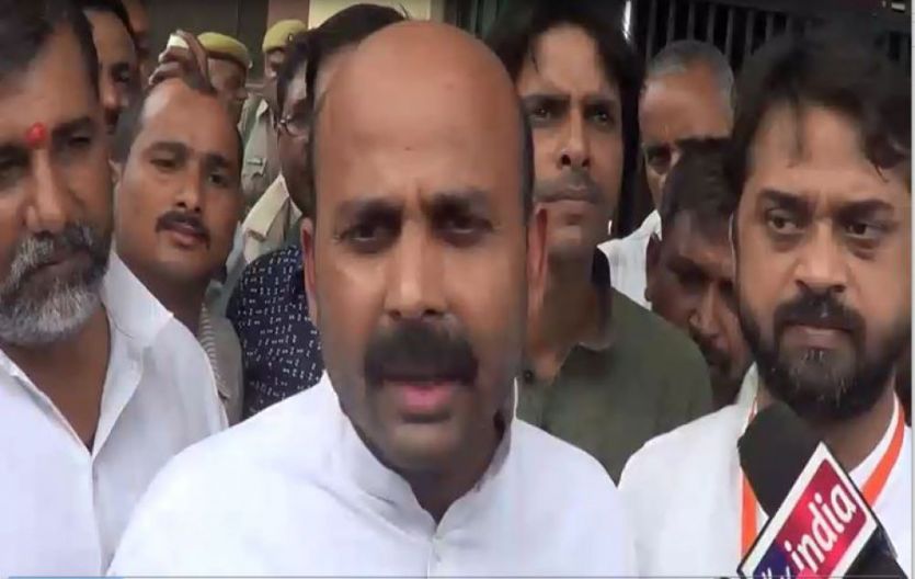 BJP MP Harish Dwivedi बीजेपी सांसद हरीश द्विवेदी बोले, रामपुर छेड़खानी की घटना छोटी-मोटी, यूपी जैसे बड़े प्रदेश में ऐसा होता है