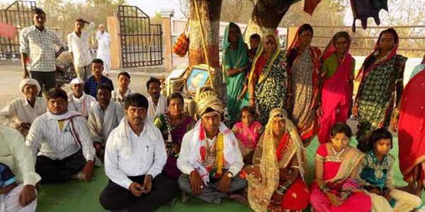 chhindwara शादी के बाद दूल्हे संग धरने पर बैठी दुल्हन