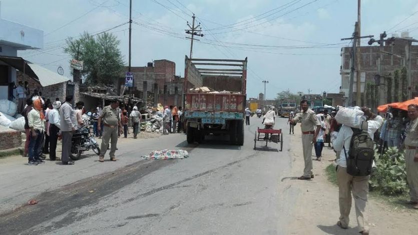 Road accident सड़क हादसे में महिला सहित दो की की मौत