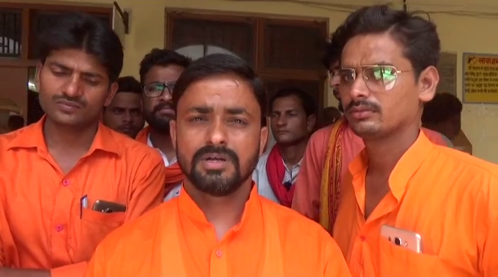 Hindu yuva vahini जमीन के विवाद को लेकर दो पक्ष आमने- सामने, हिंदु युवा वाहिनी ने कार्यकर्ताओं ने...