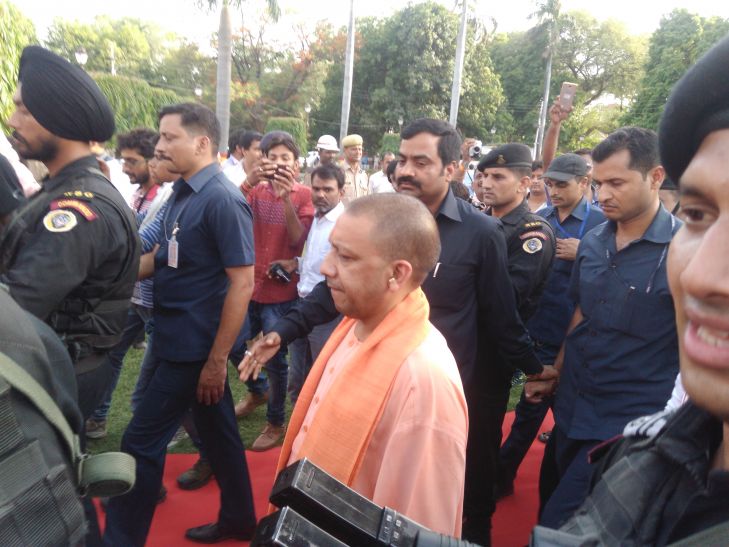 Cm yogi adityanath सीएम ने अर्धकुंभ की तैयारियों का लिया जायजा, कहा- गंगा को स्वच्छ बनाने का संकल्प लें