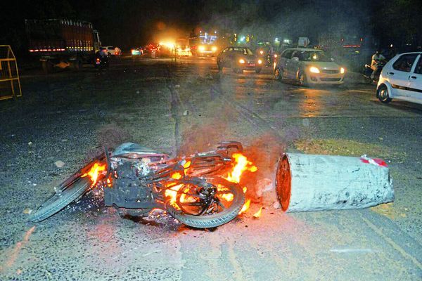 farmers strike अन्नदाता नाराजः हल्ला, हंगामा और उपद्रव, किसान फिर भी खाली हाथ