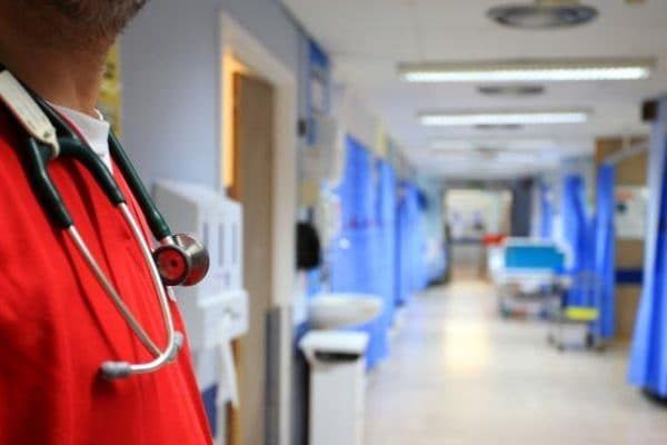 Hospital चिकित्सकों की लापरवाही से नवजात की मौत, आक्रोशित परिजनों का हंगामा
