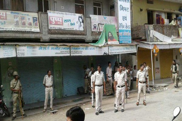Violence in mandsaur MP के मंदसौर में हिंसा, सीआरपीएफ की फायरिंग में 4 किसानों की मौत, 5 घायल