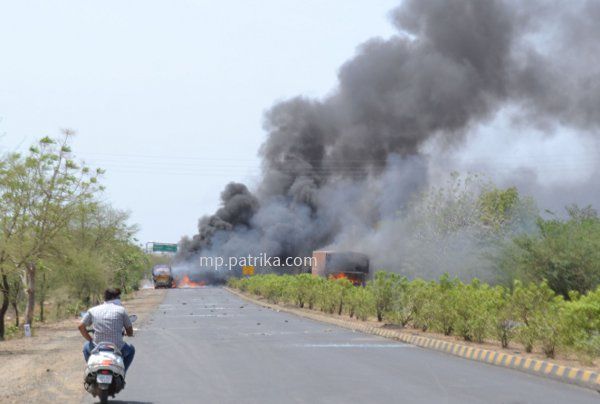 mandsaur protests MP के मंदसौर में हिंसा, फायरिंग में 5 किसानों की मौत, कर्फ्यू लगाया