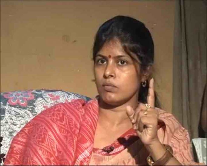 swati singh.jpg Breaking: बीयर शॉप का उद्घाटन करने वाली स्वाति सिंह नोट बांटती दिखीं