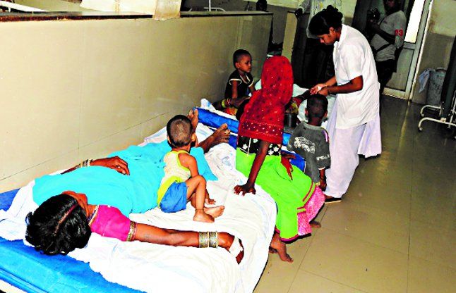Food Poisoning, Gram leaf vegetable, 15 person hos #Food Poisoning: चना भाजी खाकर एक ही परिवार के 15 सदस्य बीमार, छह बच्चे भी शामिल