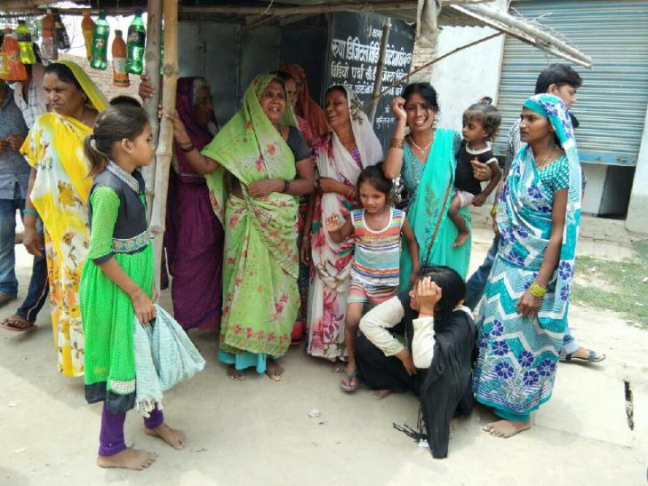 बाइक अनियंत्रित होकर पलटी, दो महिलाओं की दर्दनाक मौत