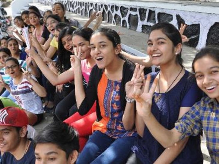 UP Board UP BOARD RESULTS: 12वीं में पूर्वांचल का जलवा, टॉप- 5 ंमें चार छात्र शामिल