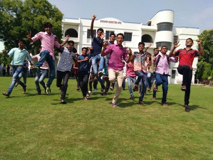 UP Board Result 92 प्रतिशत के साथ गणेश ने किया टॉप, देखें लिस्ट