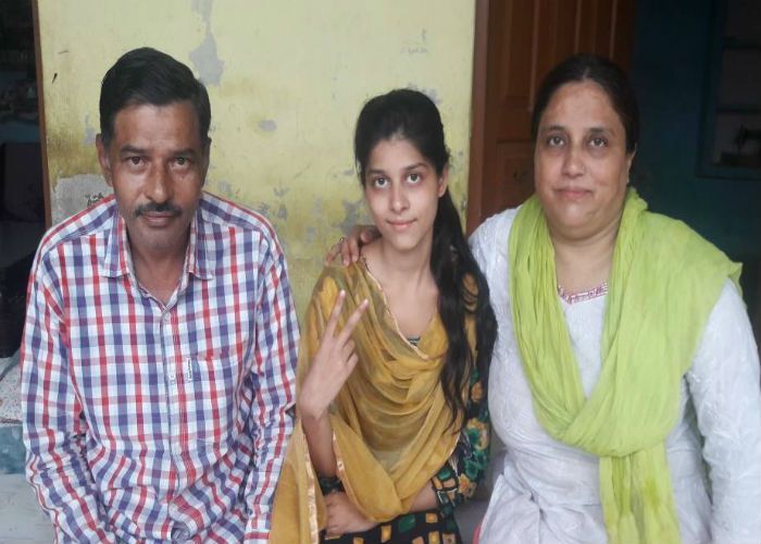 garib ke beti ka kamal जरी कारीगर की बेटी ने किया कमाल, रिकार्ड तोड़ नंबर मिला