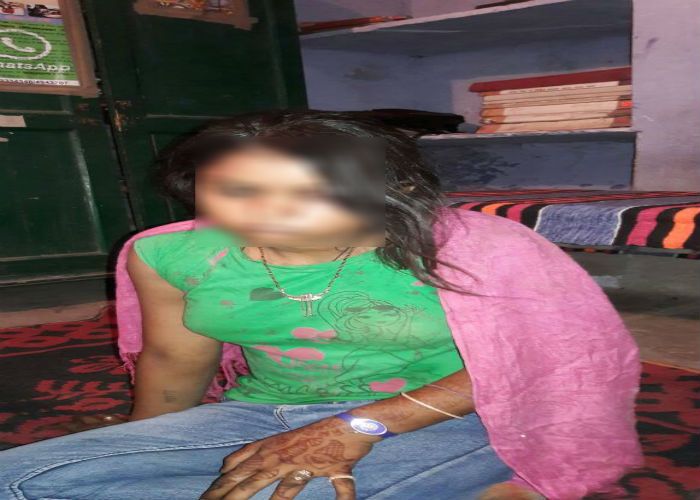 jeans पति ने जींस टॉप पहनने को कहा, पत्नी ने इन्कार किया तो...