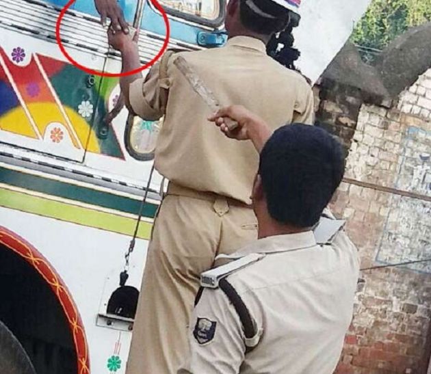 अवैध वसूली रोकने को लेकर योगी सरकार की पहल, सड़कों पर लगेंगे अधिकारियों के मोबाइल नंबर