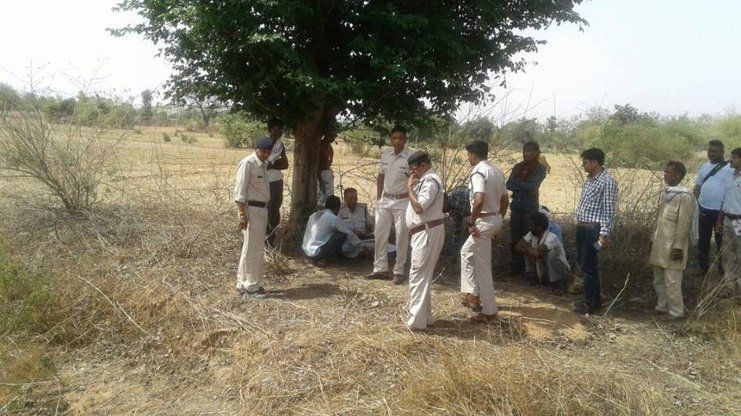 Murder after misbehaving of maiden for open defeca खुले में शौच के लिए गई युवती की दुष्कर्म के बाद हत्या