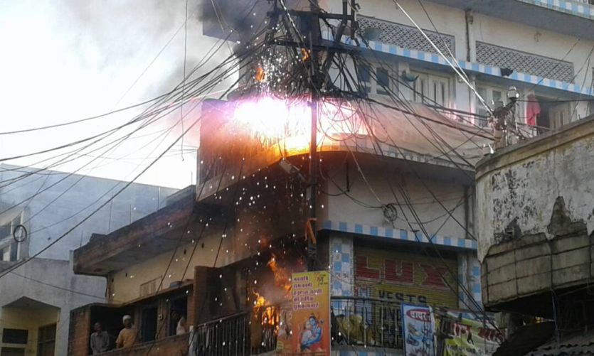 Sparkling pistols बड़ा हादसा टला, बड़े हादसे का इंतजार कर रहा प्रशासन