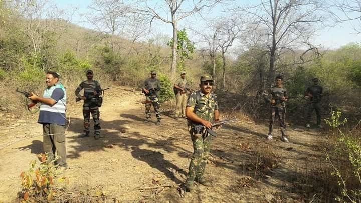 chitrakoot सात लाख के इनामी दस्यु सरगना की प्रेमिका पुलिस की गिरफ़्त में, भाग निकला सरगना