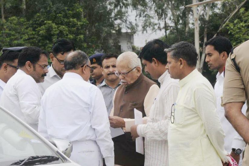 Governor Ram Naik यूपी की कानून व्यवस्था पर बोेले राज्यपाल राम नाईक, कहा- नई सरकार में...