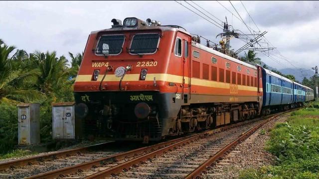 railway भोपाल बिलासपुर पैसेंजर से यात्री के गले से सोने की माला चोरी