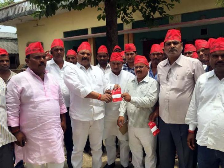 SP सदस्यता अभियान के दौरान सैकड़ों लोगों ने थामा सपा का दामन