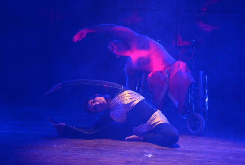 With crutches artist on stage, Disability displaye सार्थक कला - संवाद और सरोकार