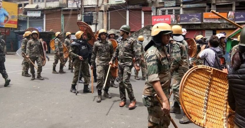 darjeeling violence दार्जिलिंग में बंदी का 49वां दिन, लूट और आगजनी के बीच बीती रात