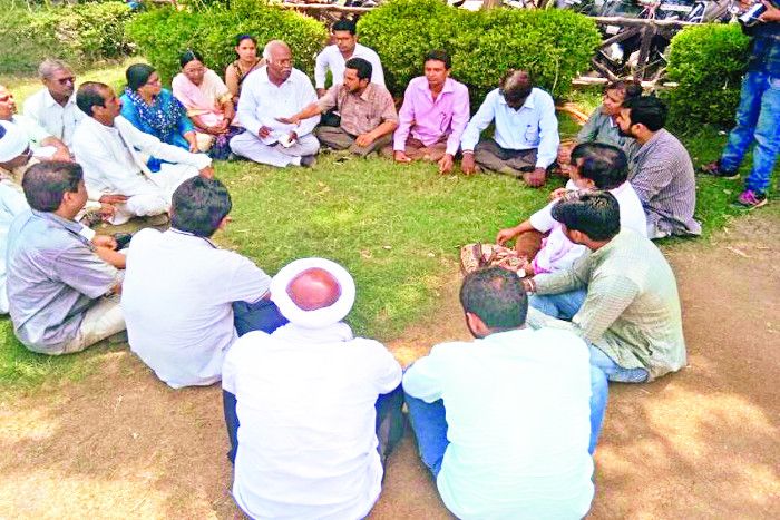 farmers sangh किसान की आत्महत्या के बाद भड़का किसानों का गुस्सा, विधायकों का करेंगे घेराव