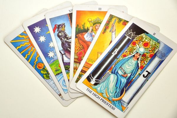 tarot card टैरो कार्ड बता रहा सप्ताह का भविष्य, आप भी जानें