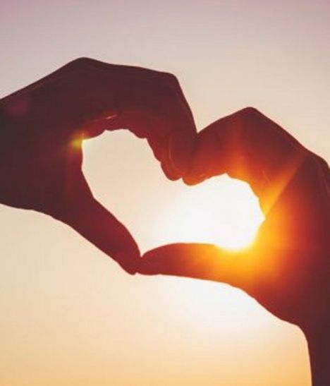 Love affairs पति रोजी- रोटी के लिए रहता था परदेश, इधर पत्नी को नाबालिग भांजे से हुआ प्यार और फिर...