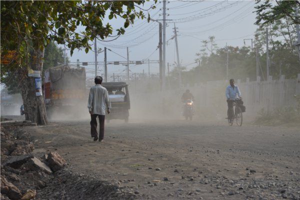 Slow working road, bina news, sagar news, madhya p धीमी गति से चल रहा सड़क का कार्य