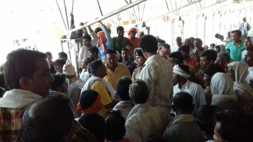 former माल की तुलाई नहीं होने से भड़क गए किसान