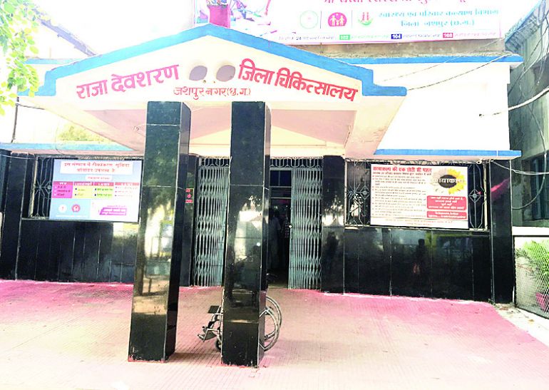 7 thousand patients reached the district hospital 19 दिनों में जिला अस्पताल पहुंचे 7 हजार मरीज, बदलते मौसम से बीमार हो रहे लोग