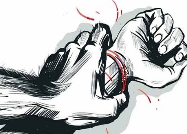 rape with friend wife दोस्त गया जेल तो युवक उसकी पत्नी से करता रहा रेप, फिर एक दिन हुआ ये