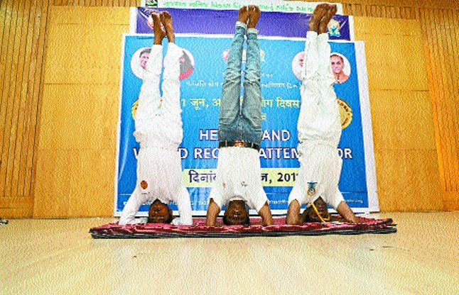 ahmedabad शीर्षासन का बना विश्व रिकॉर्ड