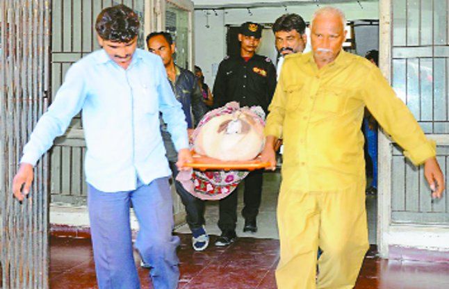 surat एमबीबीएस की छात्रा ने हॉस्टल में फांसी लगाई