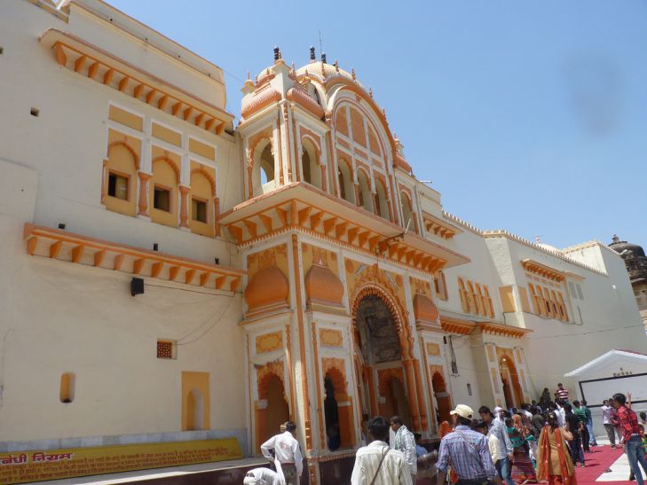 photo रामराजा मंदिर की विधायक ने मांगी जानकारी