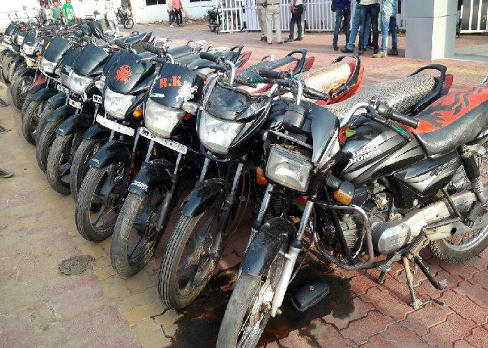 Bike robber arrested यदि आपकी बाइक हुई है चोरी तो तत्काल पढ़ें ये खबर, यहां मिला है वाहनों का जखीरा