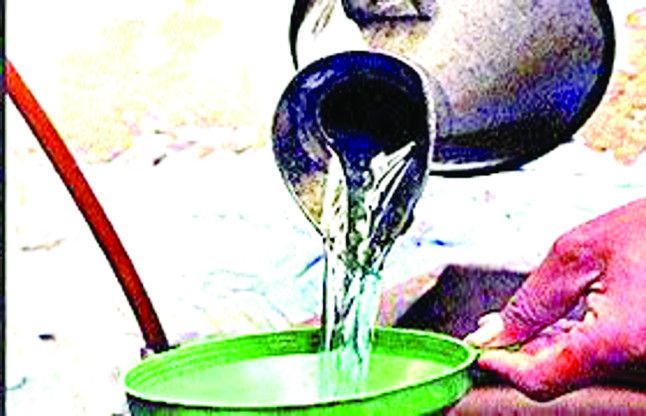 Black marketing of kerosene ट्रायबल एरिया में दिन में धड़ल्ले से चल रहा ये गंदा काम, अफसर फिर भी मौन